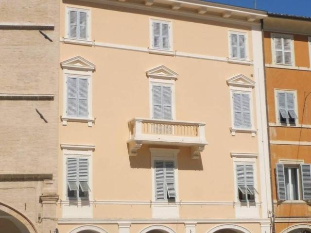 Locale Commerciale in vendita a Marche, Macerata