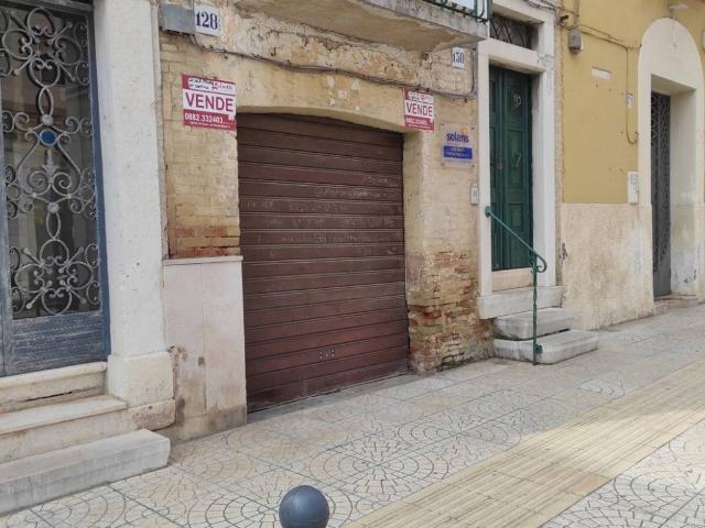 Locale Commerciale in vendita a Puglia, Foggia