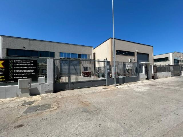 Locale Commerciale in vendita a Puglia, Foggia