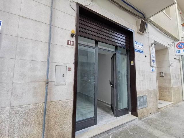 Locale Commerciale in vendita a Puglia, Foggia