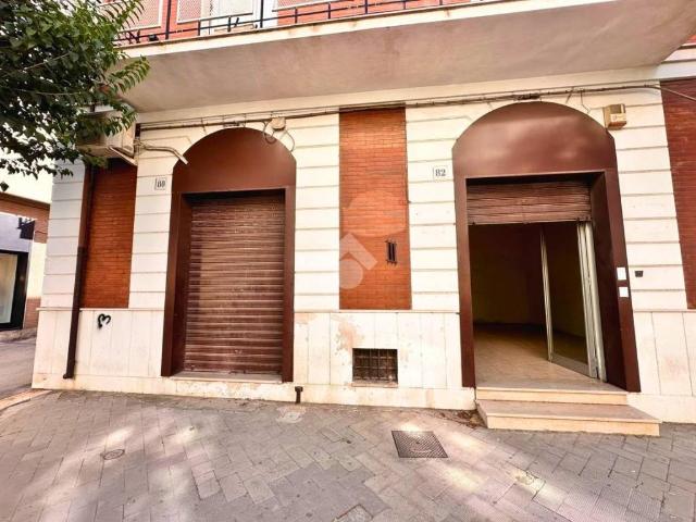 Locale Commerciale in vendita a San Severo, Foggia