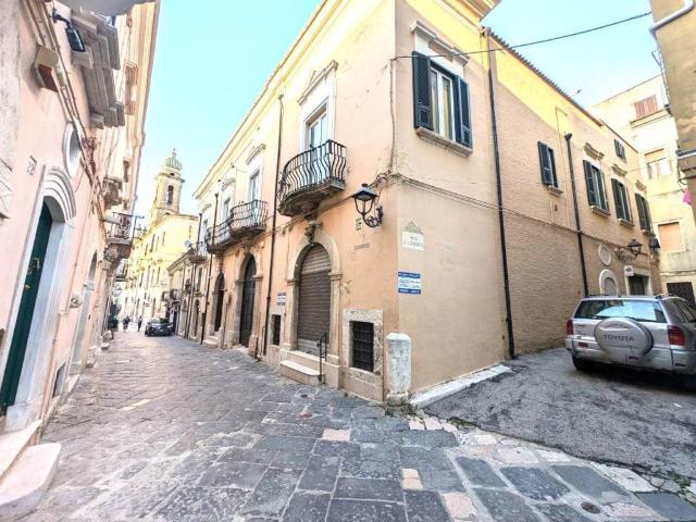 Locale Commerciale in vendita a Puglia, Foggia