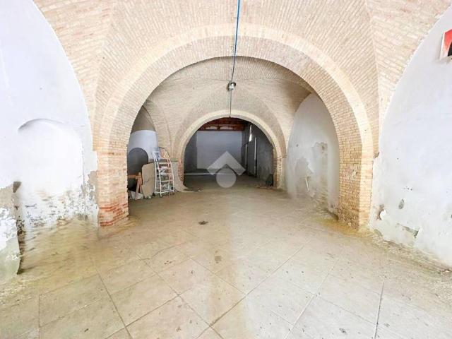 Locale Commerciale in vendita a Puglia, Foggia