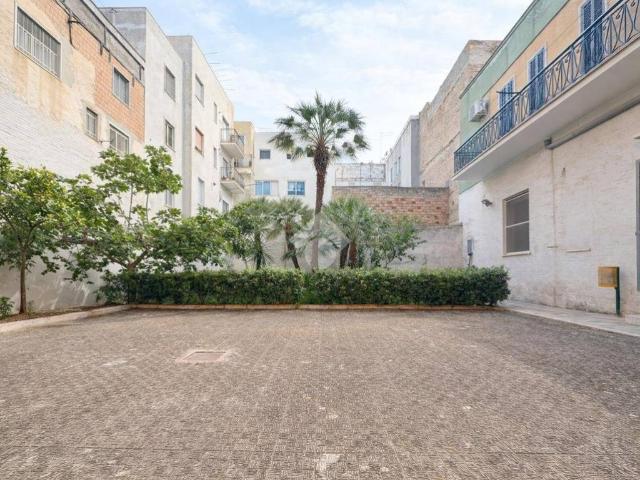 Locale Commerciale in vendita a Puglia, Foggia