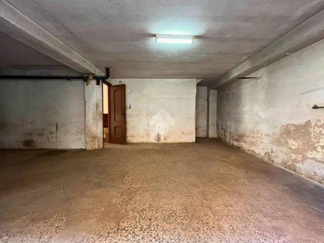 Locale Commerciale in vendita a Puglia, Foggia