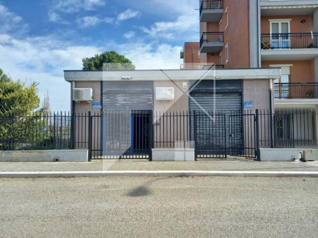 Locale Commerciale in vendita a Puglia, Foggia