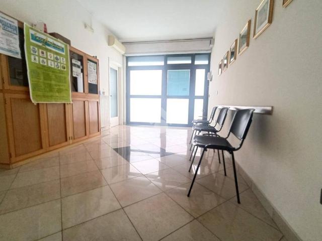 Locale Commerciale in vendita a Puglia, Foggia