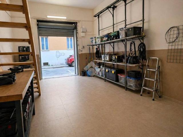Locale Commerciale in vendita a Puglia, Foggia