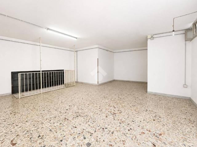Locale Commerciale in vendita a Puglia, Foggia
