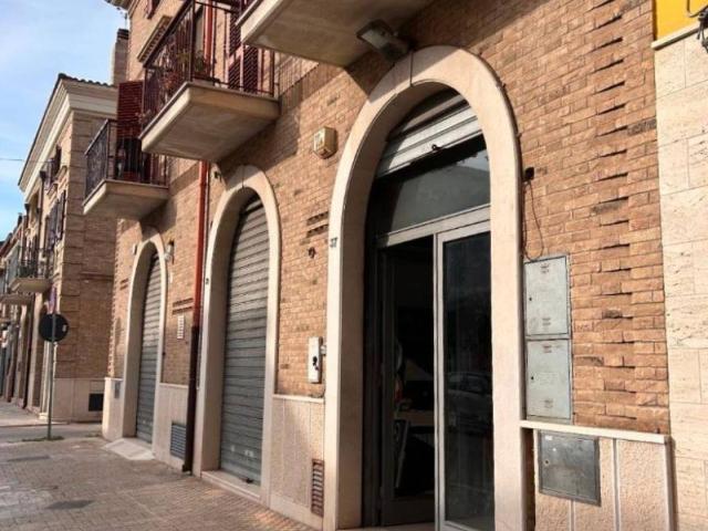 Locale Commerciale in vendita a San Severo, Foggia