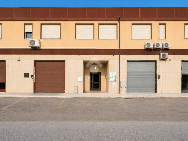 Locale Commerciale in vendita a Puglia, Foggia