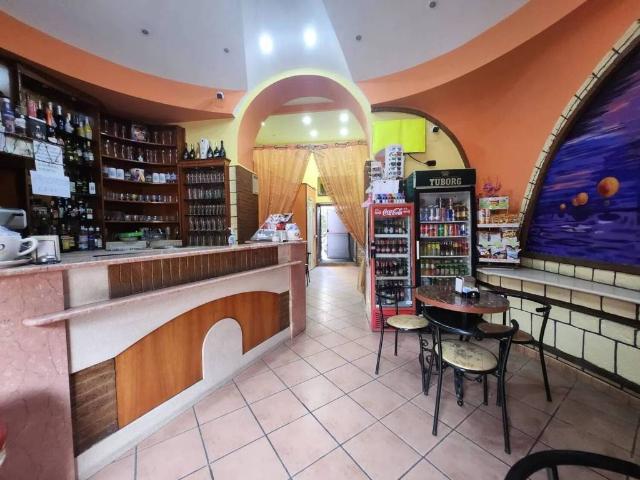 Locale Commerciale in vendita a San Tammaro, Campania