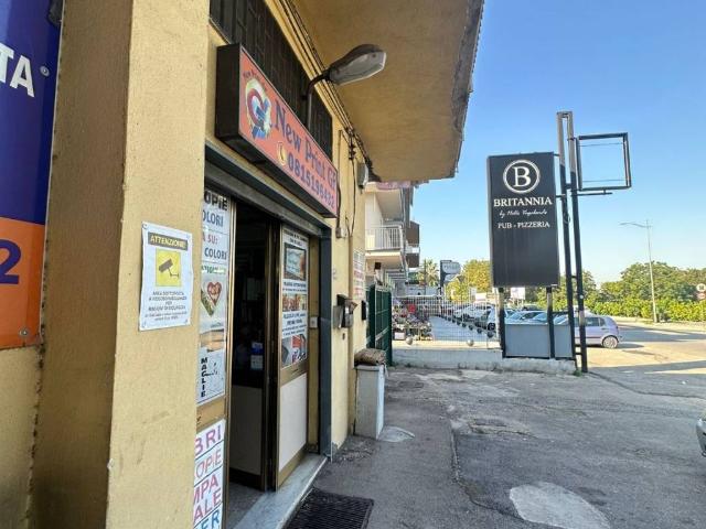 Locale Commerciale in vendita a San Vitaliano, Campania