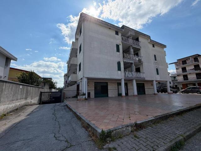 Locale Commerciale in vendita a San Vitaliano, Campania