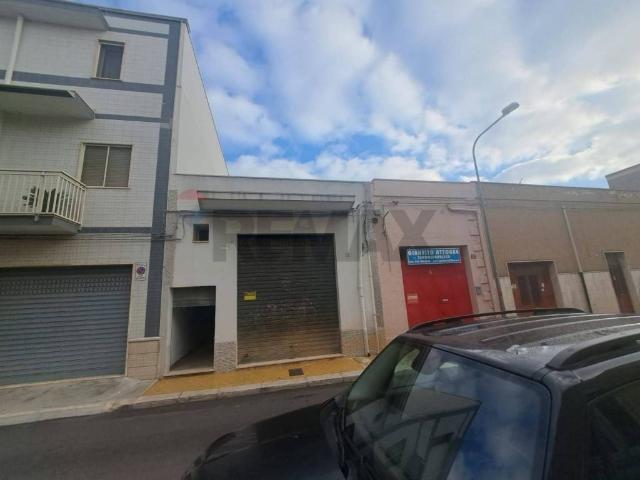 Locale Commerciale in vendita a Puglia, Brindisi