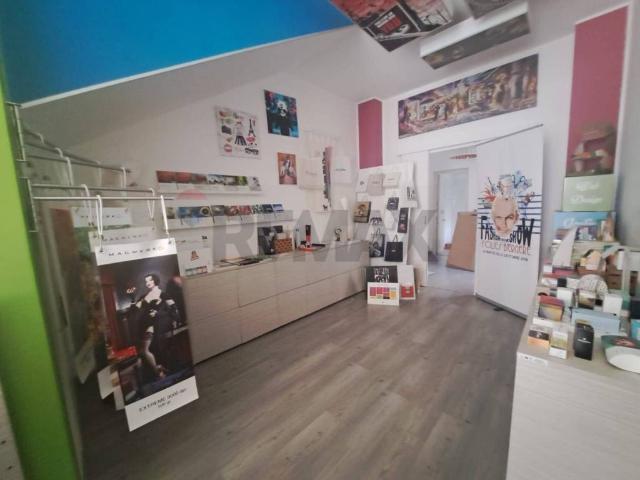 Locale Commerciale in vendita a Puglia, Brindisi