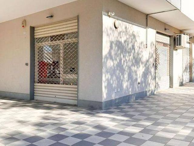 Locale Commerciale in vendita a Puglia, Brindisi