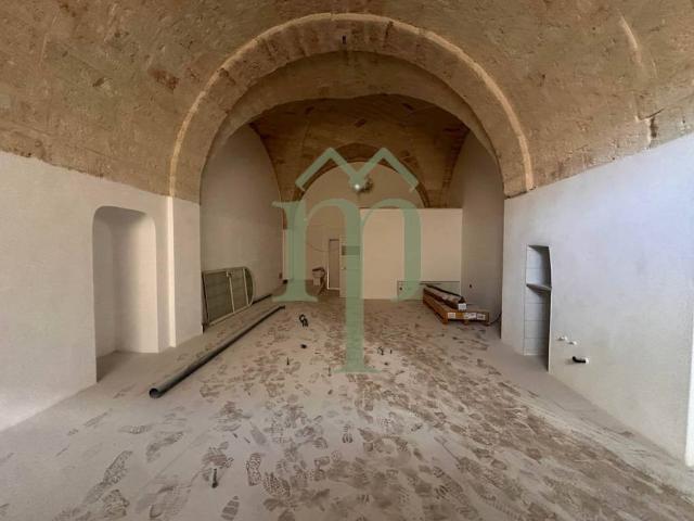 Locale Commerciale in vendita a Puglia, Brindisi