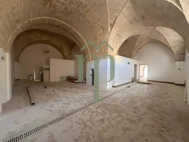 Locale Commerciale in vendita a Puglia, Brindisi