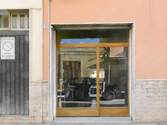 Locale Commerciale in vendita a San Vito Dei Normanni, Rione Giovanni XXIII