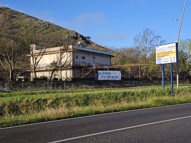 Locale Commerciale in vendita a Sordella, Cervaro