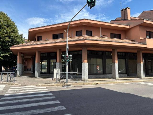 Locale Commerciale in vendita a San Vittore Olona, Lombardia