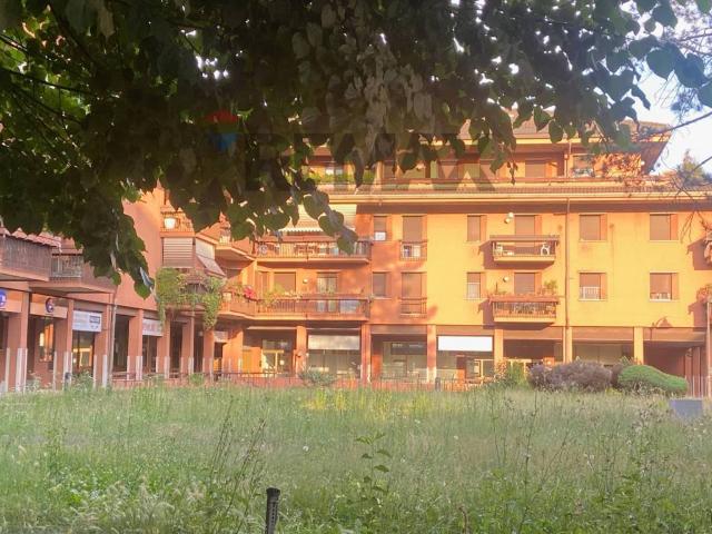 Locale Commerciale in vendita a San Vittore Olona, Lombardia