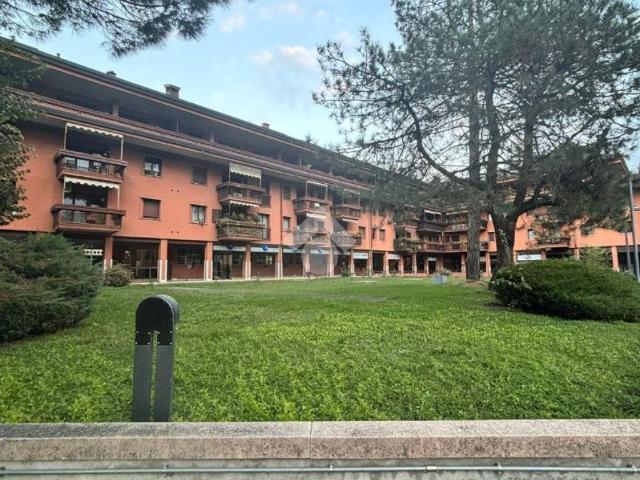 Locale Commerciale in vendita a San Vittore Olona, Lombardia