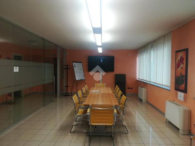 Locale Commerciale in vendita a San Vittore Olona, Lombardia