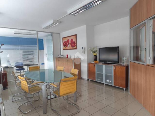 Locale Commerciale in vendita a San Vittore Olona, Lombardia
