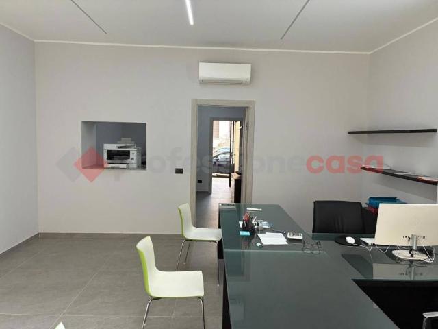 Locale Commerciale in vendita a San Vittore Olona, Lombardia