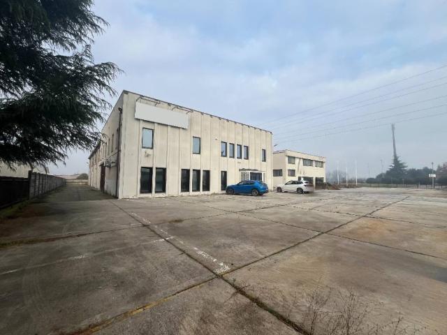 Locale Commerciale in vendita a Garza, San Zeno Naviglio