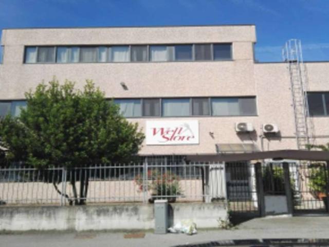 Locale Commerciale in vendita a San Zenone Al Lambro, Lombardia
