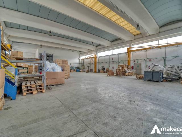 Locale Commerciale in vendita a San Zenone Al Lambro, Lombardia