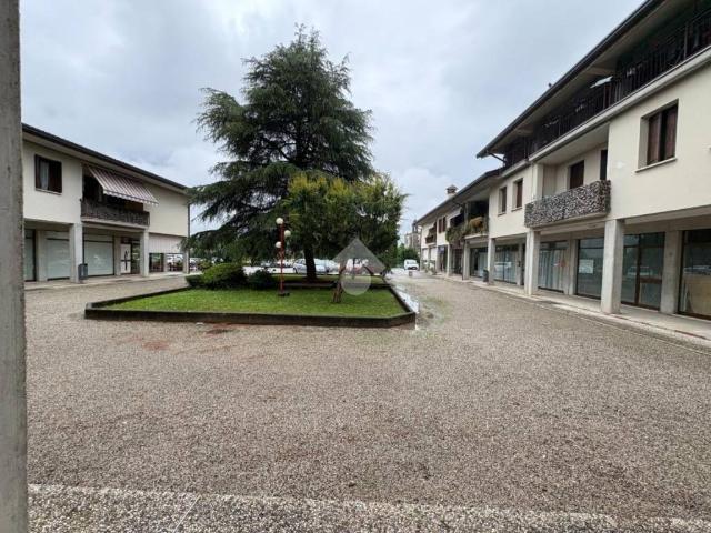 Locale Commerciale in vendita a Fonte, San Zenone Degli Ezzelini