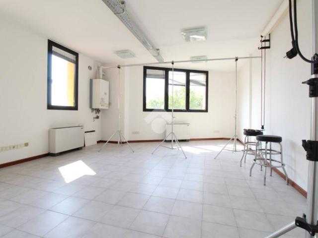 Locale Commerciale in vendita a Sandrigo, Veneto