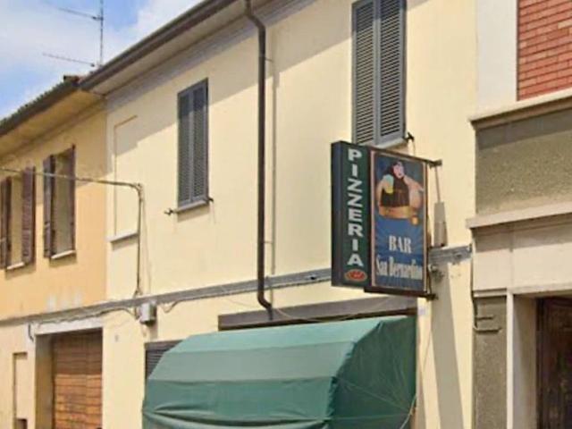 Locale Commerciale in vendita a Sannazzaro De' Burgondi, Lombardia