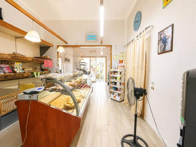Locale Commerciale in vendita a Puglia, Lecce