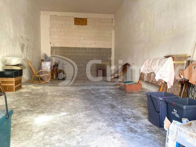 Locale Commerciale in vendita a Puglia, Lecce