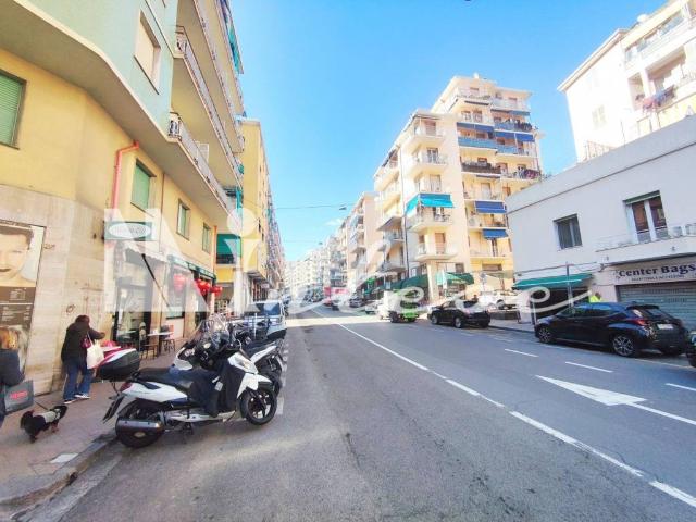 Locale Commerciale in vendita a San Remo, Liguria