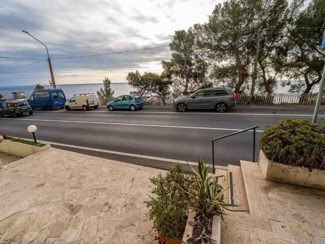 Locale Commerciale in vendita a San Remo, Liguria