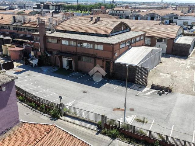 Locale Commerciale in vendita a Santa Croce sull'Arno, Pisa