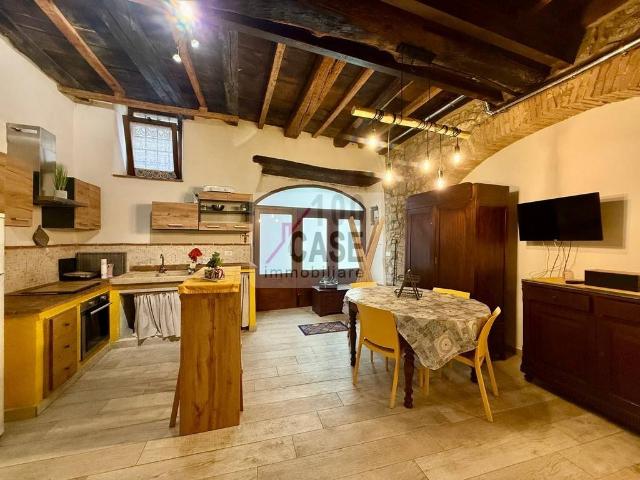 Locale Commerciale in vendita a Unione dei Comuni Montani Amiata Grossetana, Santa Fiora