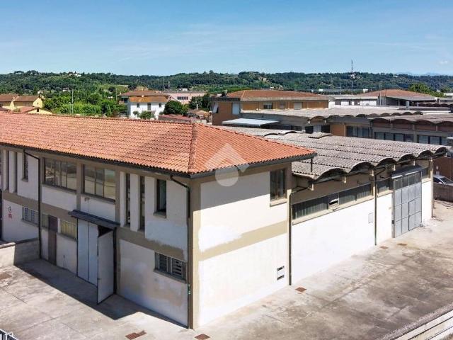 Locale Commerciale in vendita a Ponticelli, Santa Maria a Monte