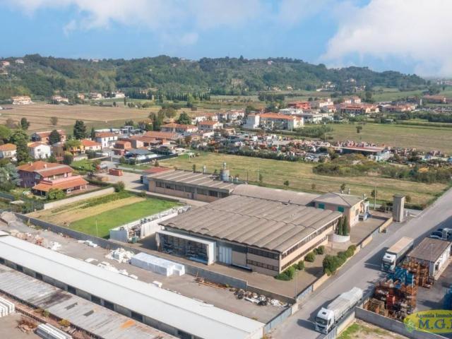 Locale Commerciale in vendita a Sottili, Santa Maria A Monte