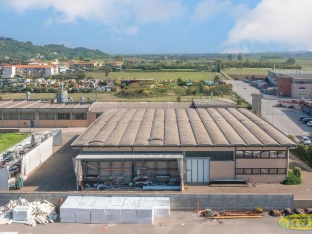 Locale Commerciale in vendita a Sottili, Santa Maria A Monte