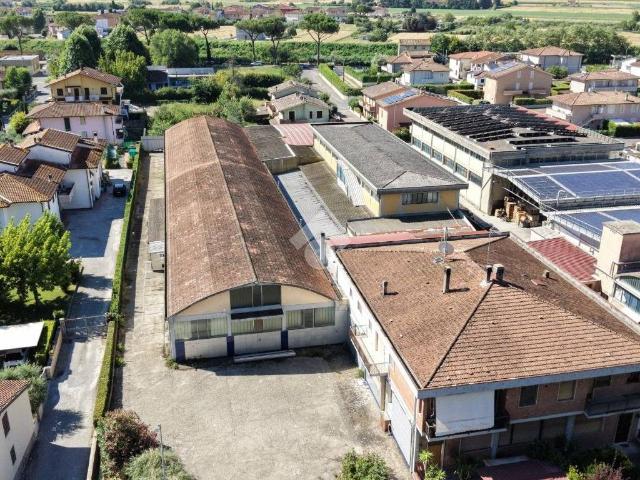 Locale Commerciale in vendita a Sottili, Santa Maria A Monte