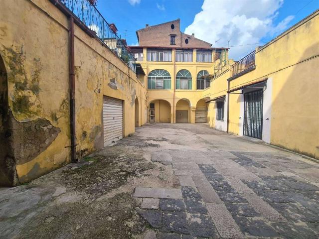 Palazzo in vendita a Sant'Andrea dei Lagni, Santa Maria Capua