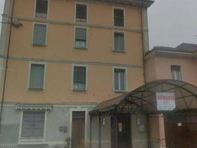 Locale Commerciale in vendita a Santa Maria Della Versa, Lombardia