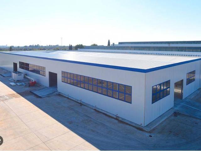 Locale Commerciale in vendita a Sant'Angelo di Sala, Villanova Di Camposanpiero